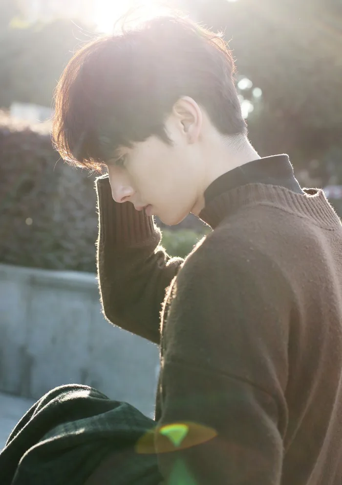 Hot boy xứ Trung với ngoại hình đẹp hơn hoa tựa nam chính trong anime