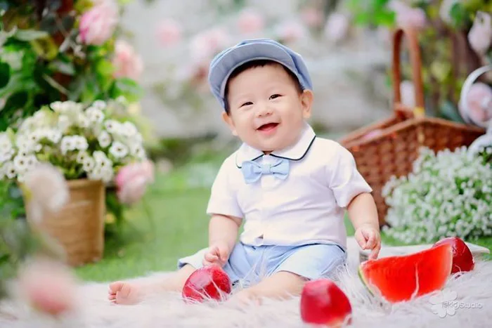 Tổng hợp cách tạo dáng chụp ảnh cho bé yêu đẹp như thiên thần - Áo Dài Tài  Lộc