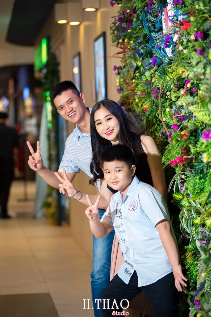 Bộ ảnh gia đình 3 người chụp ngoại cảnh đẹp tự nhiên - HThao Studio