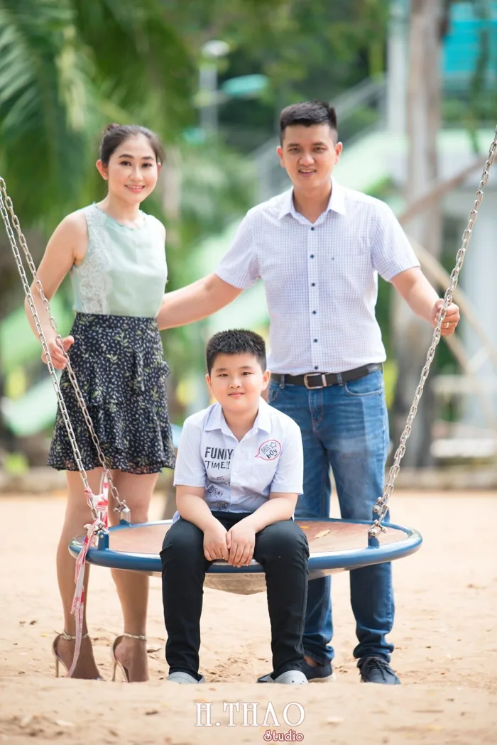 Bộ ảnh gia đình 3 người chụp ngoại cảnh đẹp tự nhiên - HThao Studio