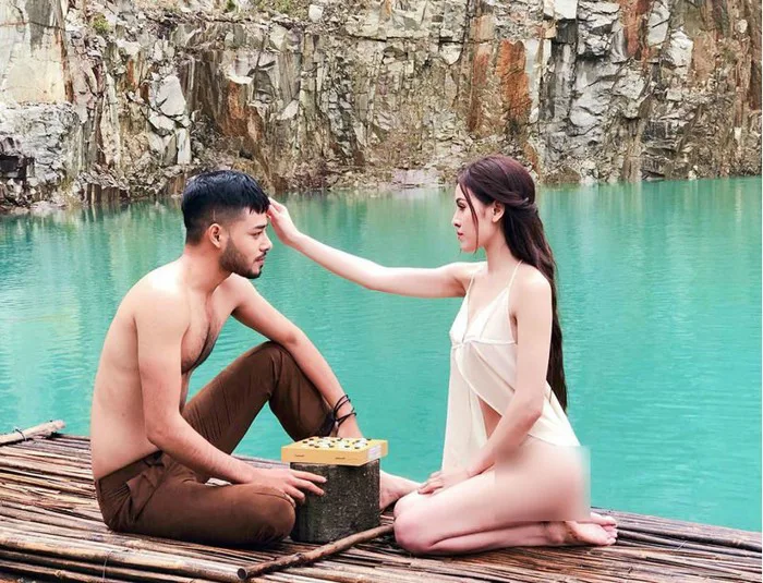 Ngắm vẻ đẹp lai Tây của chàng trai trong loạt ảnh khoe thân gây tranh cãi ở  Đà Lạt