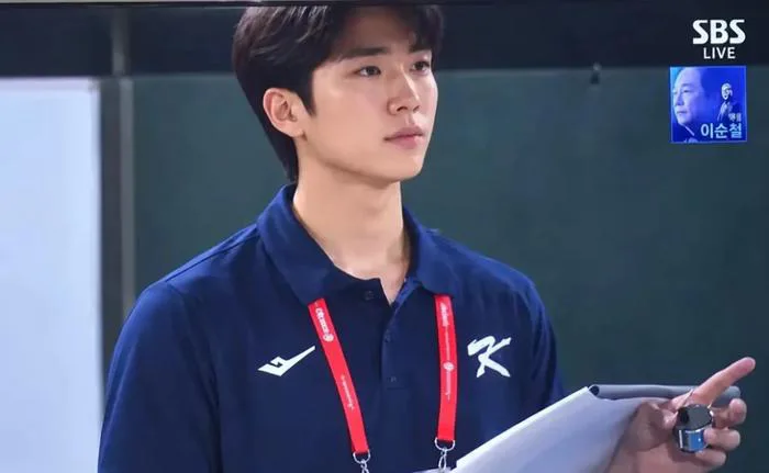 Danh tính anh chàng đẹp trai bất ngờ viral tại Asiad 2026 - Tuổi Trẻ Online