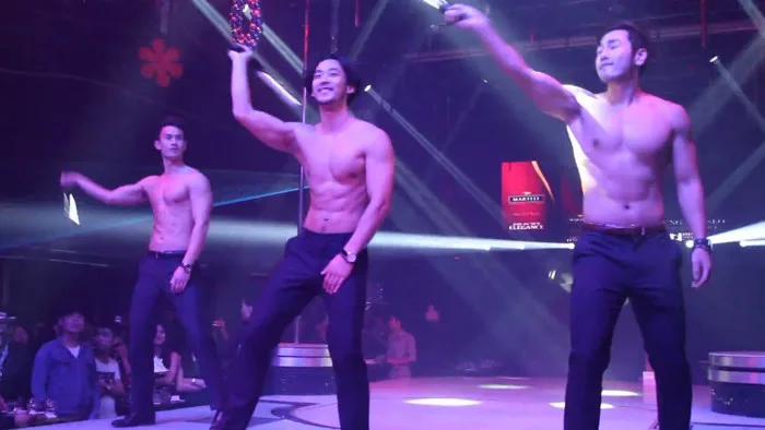 Trai Đẹp Trên Bar New Phương Đông CLub - YouTube