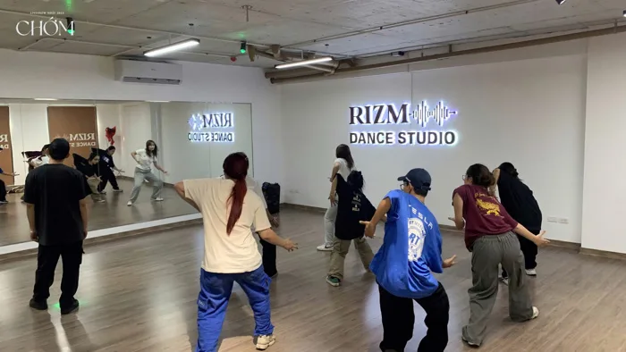 Nghề dancer: Để sống được với đam mê là một hành trình đầy thử thách -  VnEconomy