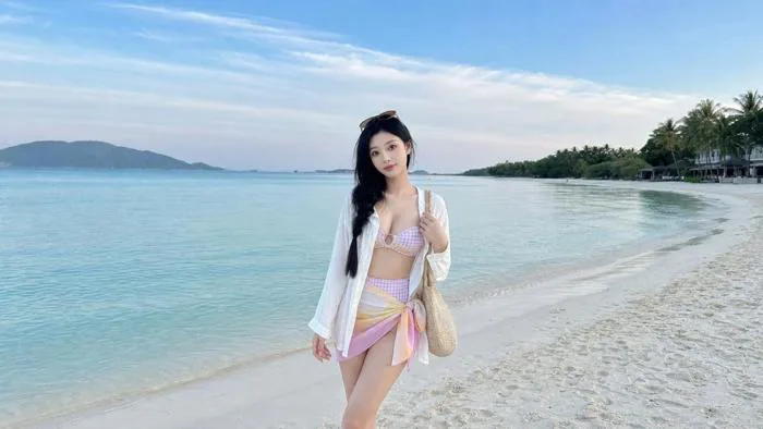 12+ Cách tạo dáng chụp ảnh biển bikini đẹp, tự nhiên