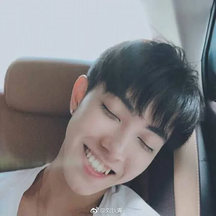 răng khểnh><