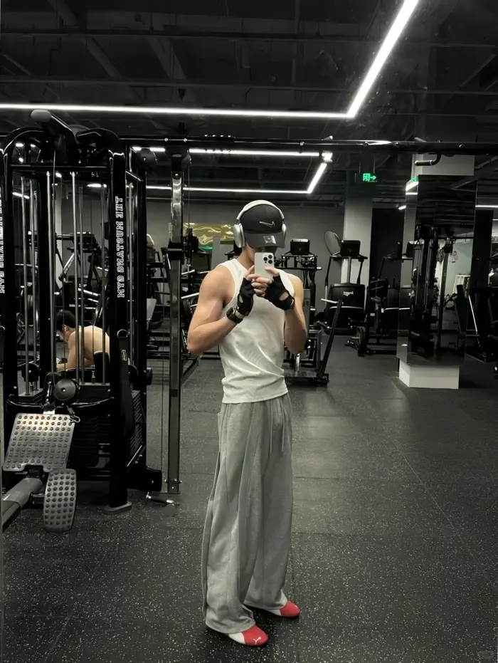 Ngắm trai đẹp tập gym với cơ bắp săn chắc cuốn hút