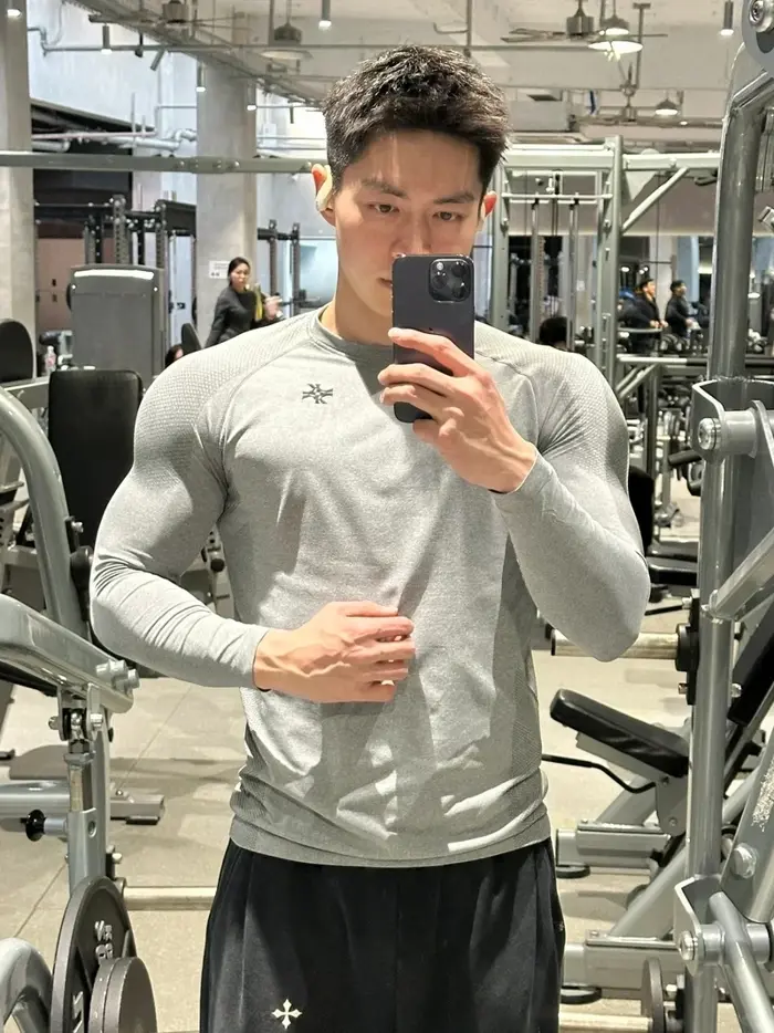 Ngắm trai đẹp tập gym với cơ bắp săn chắc cuốn hút