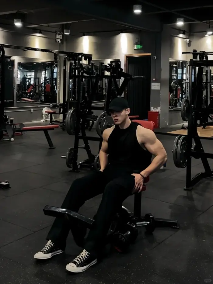 Ngắm trai đẹp tập gym với cơ bắp săn chắc cuốn hút