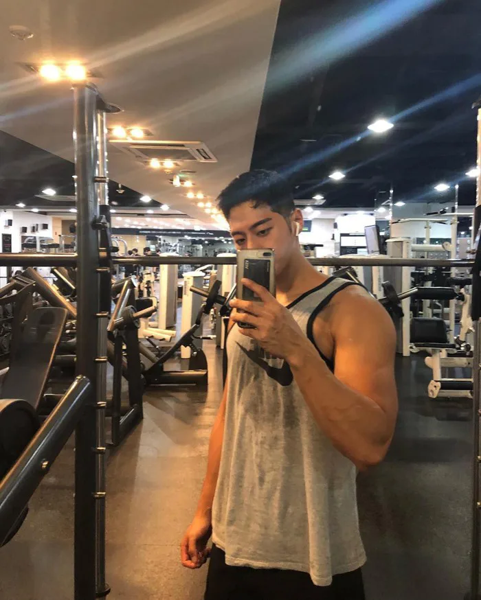 Hot boy lai Mỹ - Hàn sở hữu body 6 múi săn chắc cùng gương mặt đẹp trai  hoàn hảo