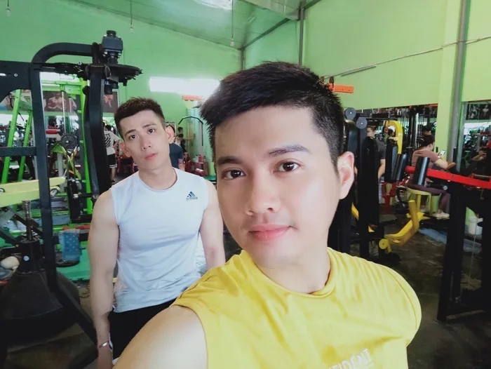 Gặp ở phòng gym, anh chàng 6 múi bị trai đẹp hớp hồn, về chia tay bạn gái  để đến với nhau