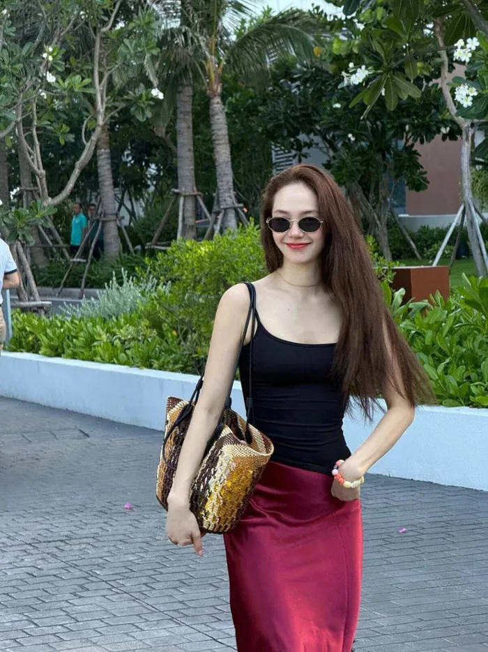 Ảnh sao 19/6: Ý Nhi đón sinh nhật bên bạn trai