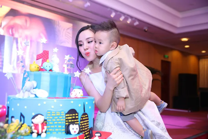 Vy Oanh tổ chức thôi nôi hoành tráng cho con trai Benjamin