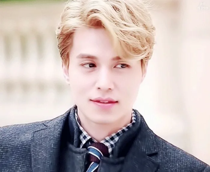 Lee Jong Suk và loạt sao nam Hàn mỗi người một vẻ khi nhuộm tóc vàng