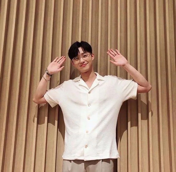 Vẫn biết “Tổng tài” Park Seo Joon đẹp trai nhưng ảnh chụp vội khoe nhan sắc  và body thế này thì đúng là cực phẩm