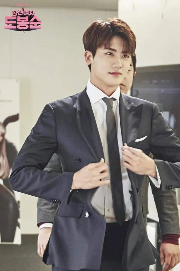 10 tổng tài đẹp trai nhất Hàn Quốc: Từ Hyun Bin đến Kim Jae Wook