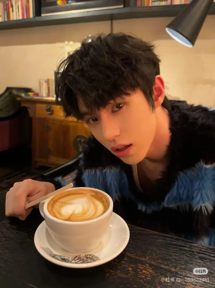 799 ảnh trai đẹp ngồi uống cafe lãng tử, phong cách mới nhất