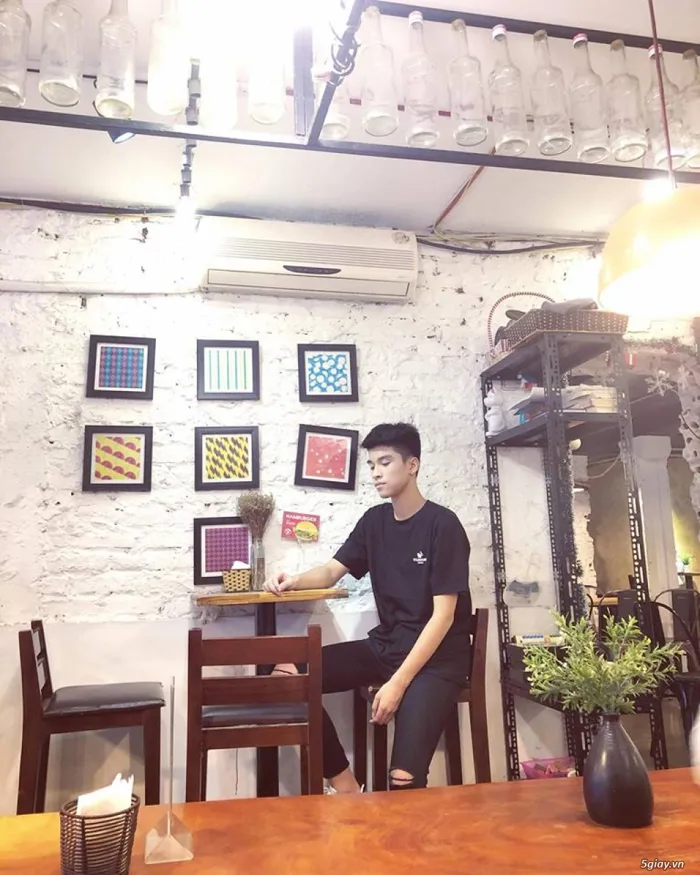 Ăn uống - Các bác có ngại khi vào quán cafe trai đẹp không? | 5giay