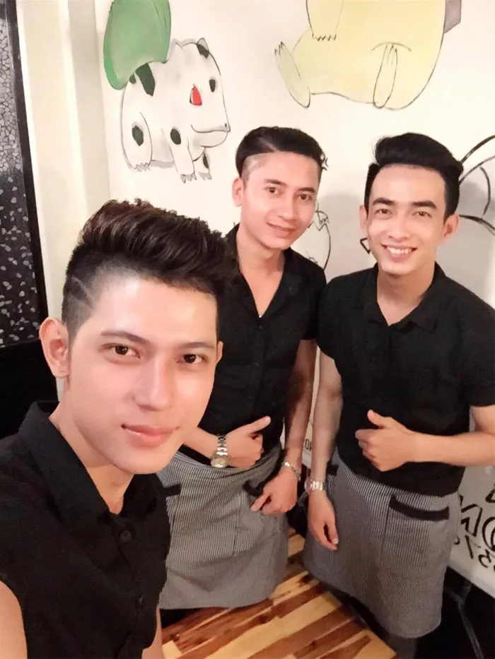 CT) Quán trà sữa gây chú ý với dàn phục vụ toàn trai đẹp cùng thức uống độc  lạ | Bài viết | Foody.vn