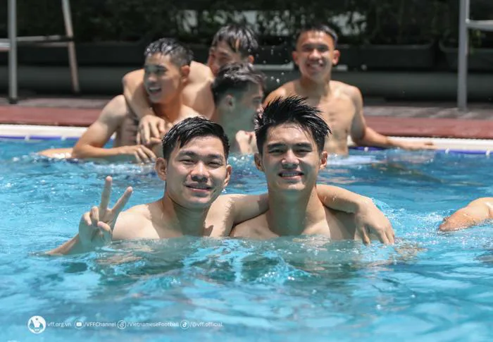 Các 'hot boy' U.23 Việt Nam khoe 6 múi đẹp như nam thần
