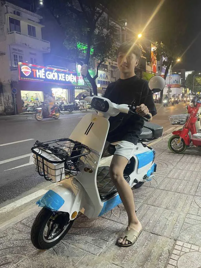 VC K1 hot trend được em trai thiếu gia chọn sau 2 phút xem xe