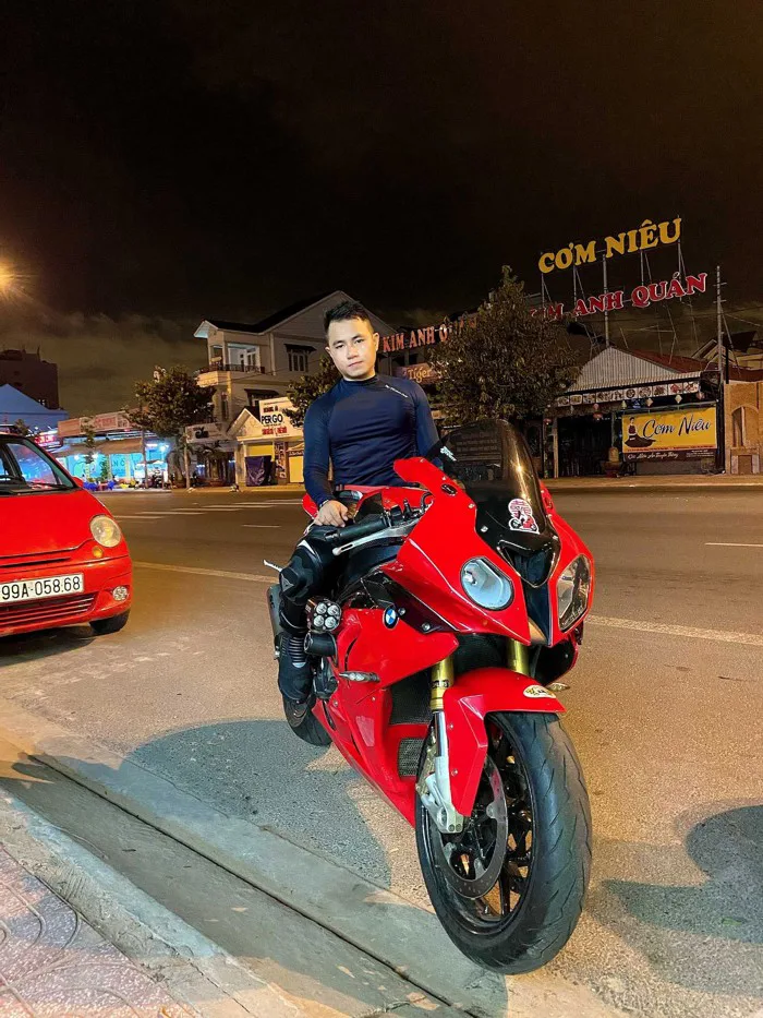 Biker Hồ Trần Hữu Hiếu - Chàng trai với đam mê siêu motor đẹp và đắt