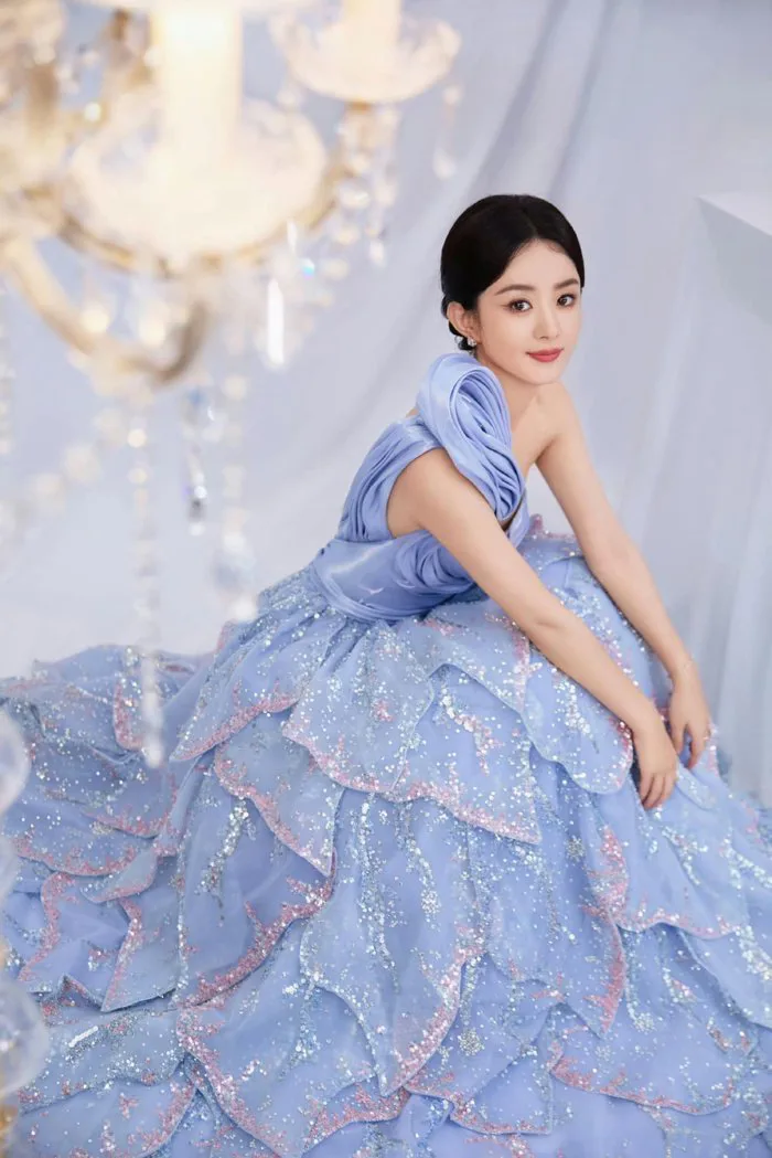 Triệu Lệ Dĩnh diện váy gợi cảm tặng fans phúc lợi ngày Thất tịch Triệu Lệ Dĩnh diện váy gợi cảm tặng fans phúc lợi ngày Thất tịch