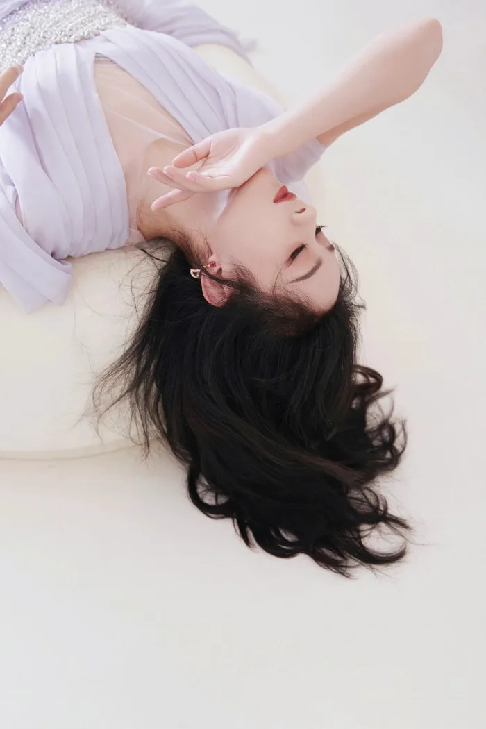 Vẻ đẹp yêu kiều của Triệu Lệ Dĩnh trong bộ ảnh mới Vẻ đẹp yêu kiều của Triệu Lệ Dĩnh trong bộ ảnh mới