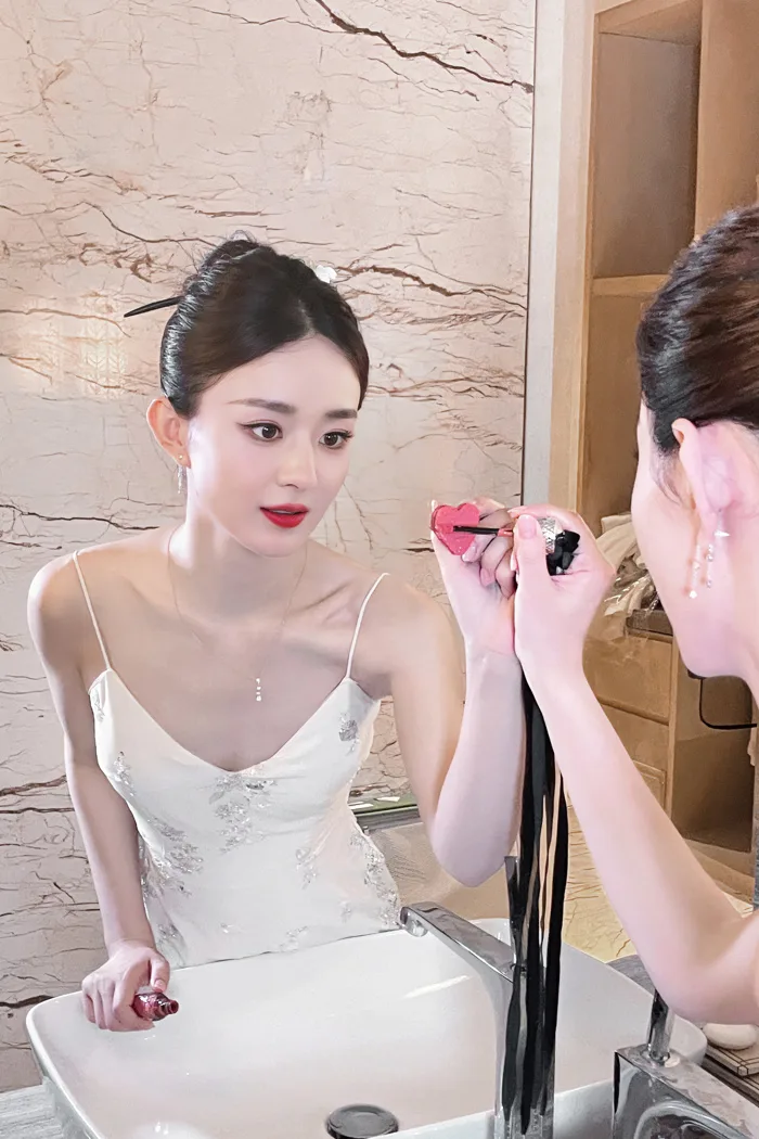 Khó lòng nhận ra Triệu Lệ Dĩnh trong loạt ảnh mới Khó lòng nhận ra Triệu Lệ Dĩnh trong loạt ảnh mới