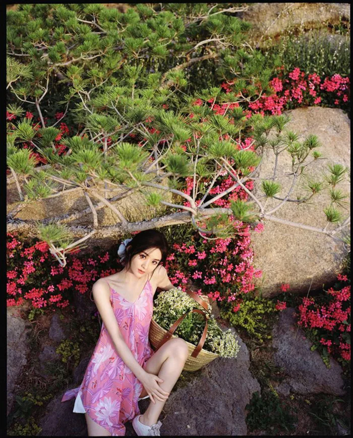 Triệu Lệ Dĩnh đẹp xuất thần trong bộ ảnh chớm thu cùng Dior | Harper's Bazaar Triệu Lệ Dĩnh đẹp xuất thần trong bộ ảnh chớm thu cùng Dior | Harper's Bazaar