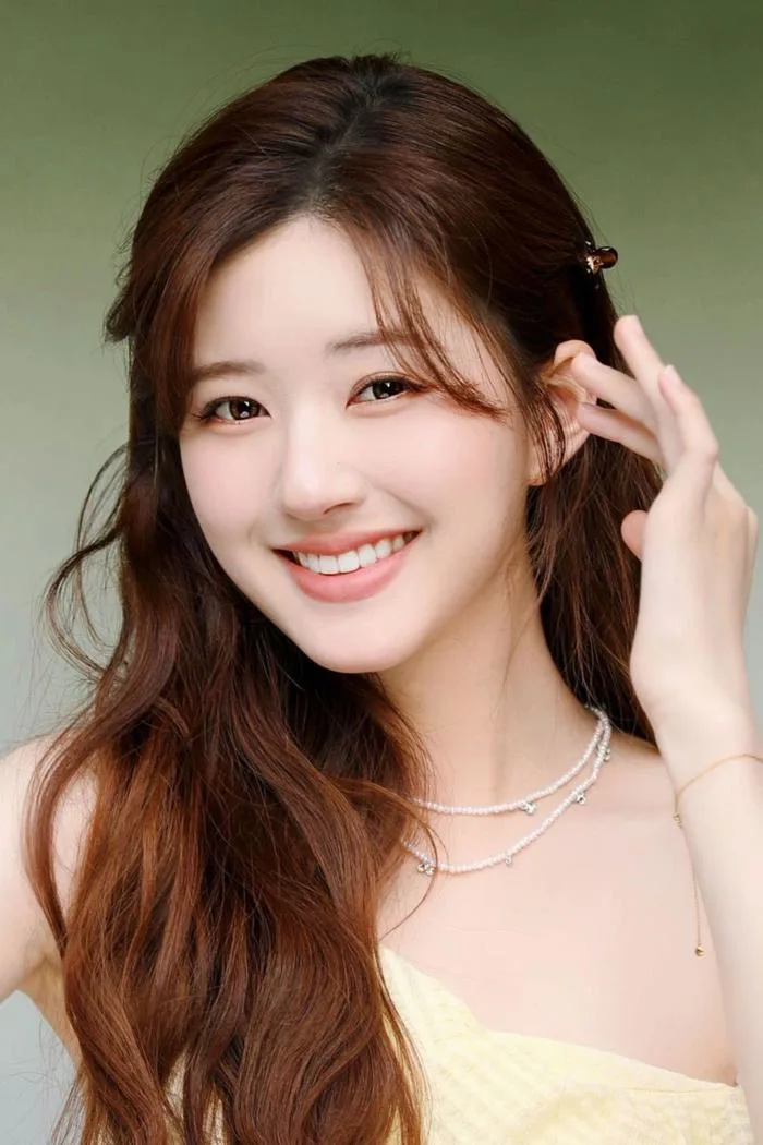 Triệu Lộ Tư: Từ hot girl khỏe mạnh, xinh đẹp tới ngôi sao ốm yếu, kiệt quệ  | Báo Dân trí