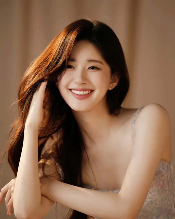 Nhan sắc ngọt ngào của Triệu Lộ Tư trong bộ ảnh tuổi 24