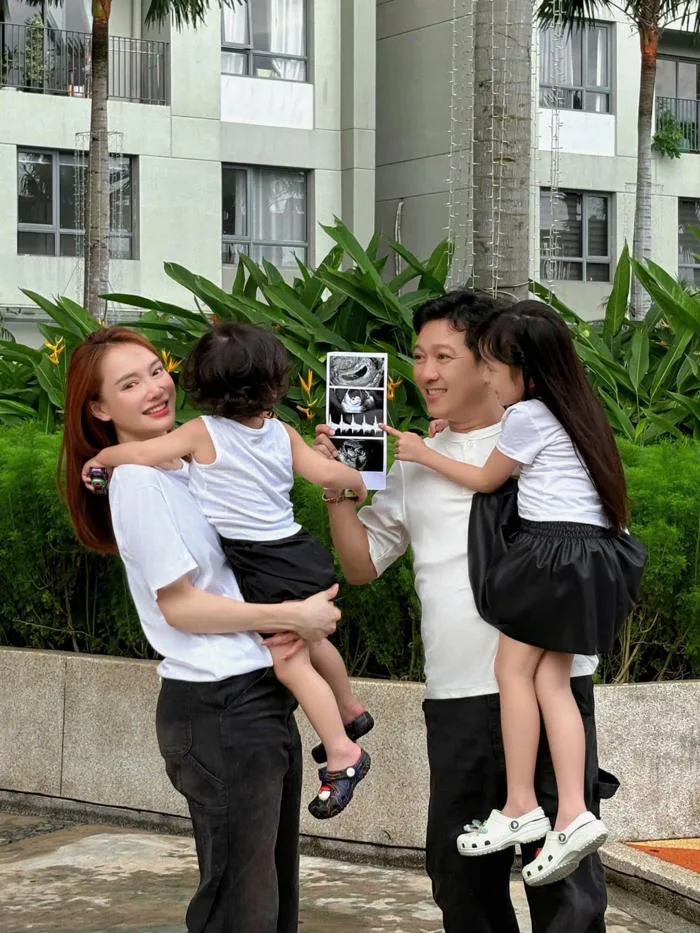 Trường Giang khoe ảnh siêu âm, xác nhận Nhã Phương mang thai lần 3 | Báo  Dân trí