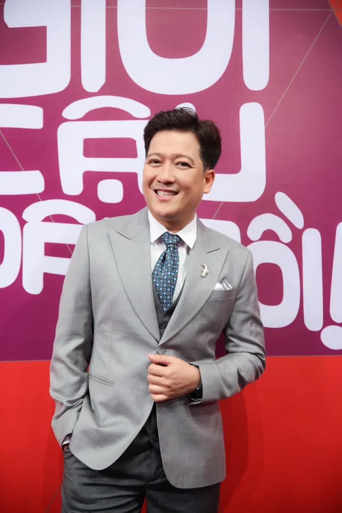 Nhịp Showbiz: Trường Giang được mời diễn đám tang; Hồng Vân tiết lộ bí mật