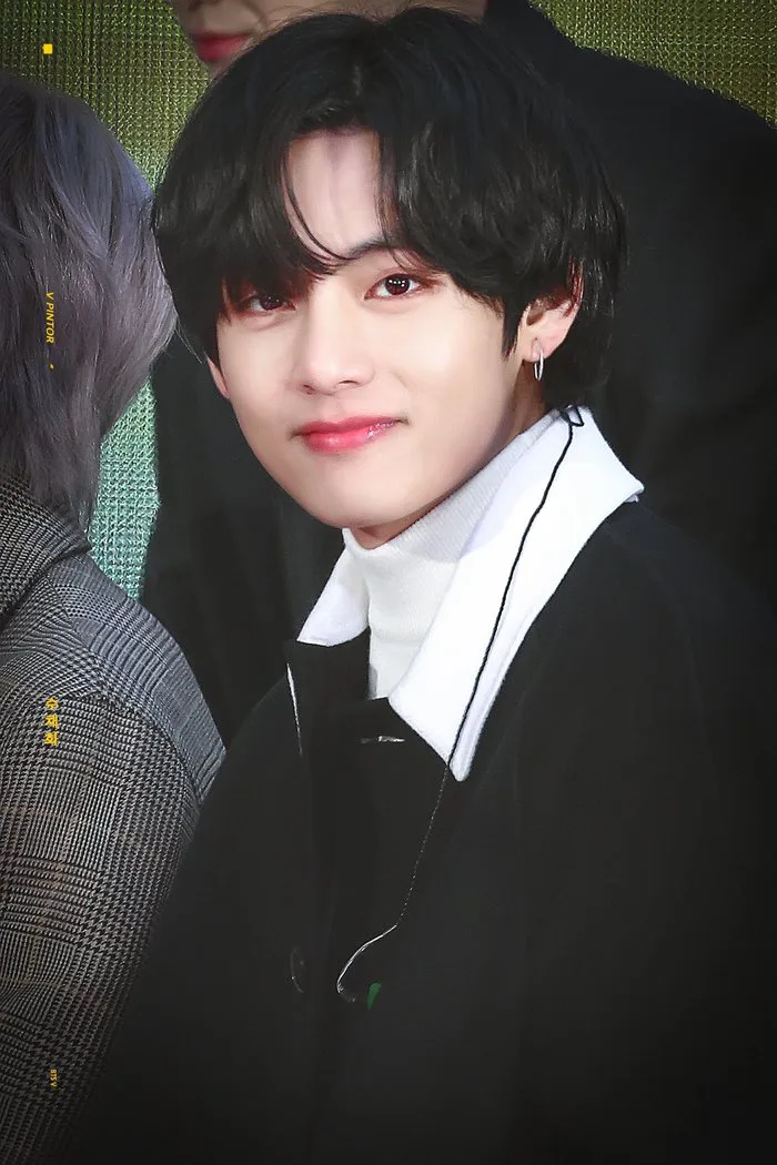V (BTS) đích thị là ông hoàng visual, đẹp hoàn mỹ 'có một không hai' của  Kpop