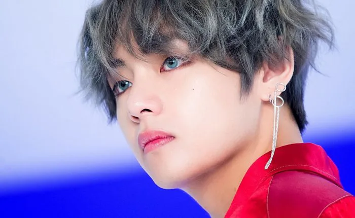 Bí quyết nhan sắc của mỹ nam đẹp nhất thế giới V (BTS): Kính áp tròng là  thượng sách! - BlogAnChoi