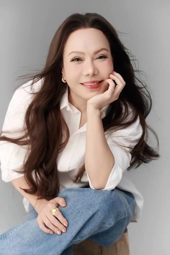 Việt Hương livestream gây chú ý với hình ảnh lạ lẫm trong vai diễn mới