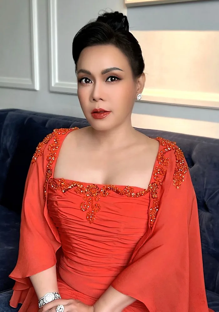 Việt Hương gây 'sốc' với hình ảnh cạo trọc đầu