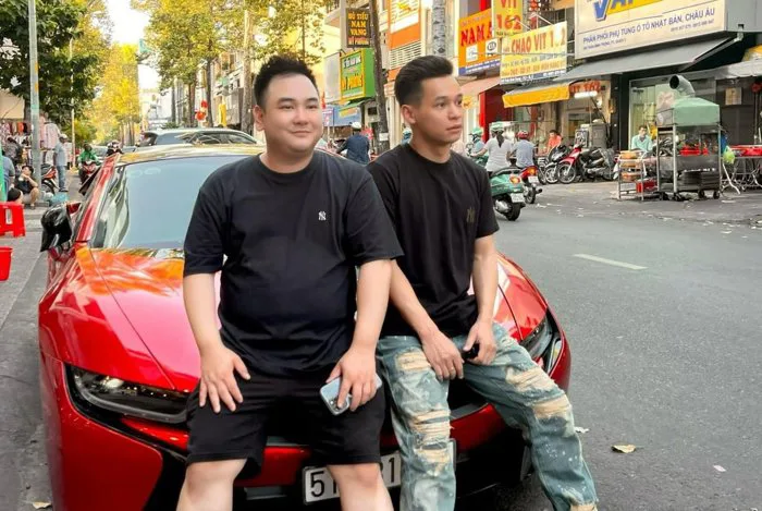 Soi dàn xe của 'tứ hoàng streamer' Việt Nam: Độ Mixi, Xemesis thích xế  sang, ViruSs, PewPew chọn VinFast