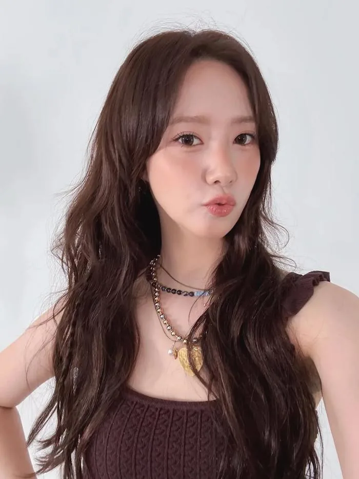 Yoona gợi cảm hứng làm đẹp với kiểu trang điểm trầm ấm | ELLE