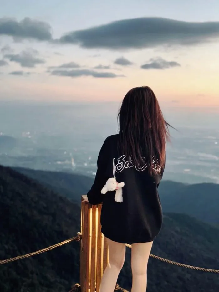 Khám phá 900+ ý tưởng Dáng + Girl che mặt và ảnh nữ che mặt trong 2026 |  tạo dáng chụp ảnh cho nữ, khuôn mặt nữ, chụp ảnh và các ý tưởng khác
