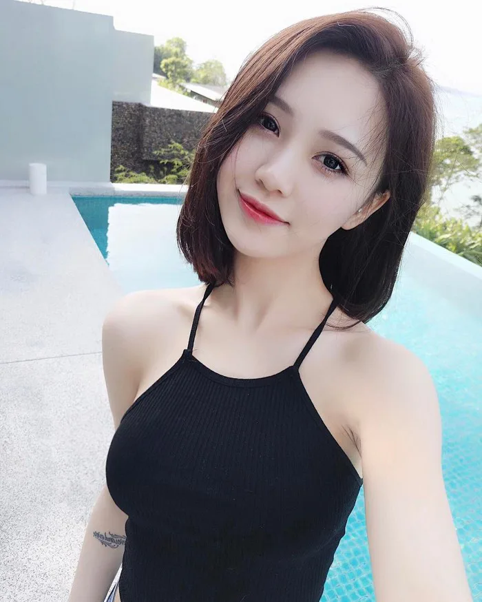 Cô bạn Trung Quốc mặt xinh, dáng đẹp, người gì đâu đáng yêu hết phần người  khác!